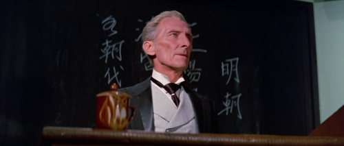 7 Golden Vampires 14