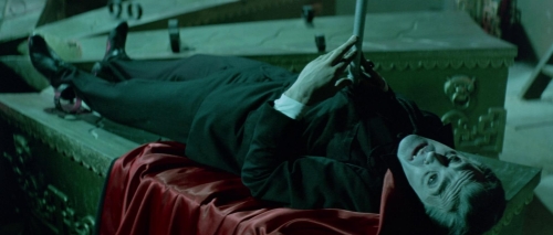 7 Golden Vampires 63