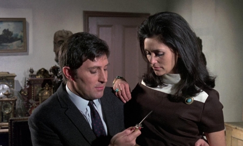 Curse of the Crimson Altar 07