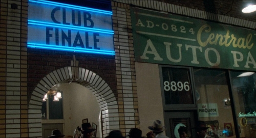 Devil in a Blue Dress 09