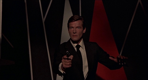 The Man With The Golden Gun 008